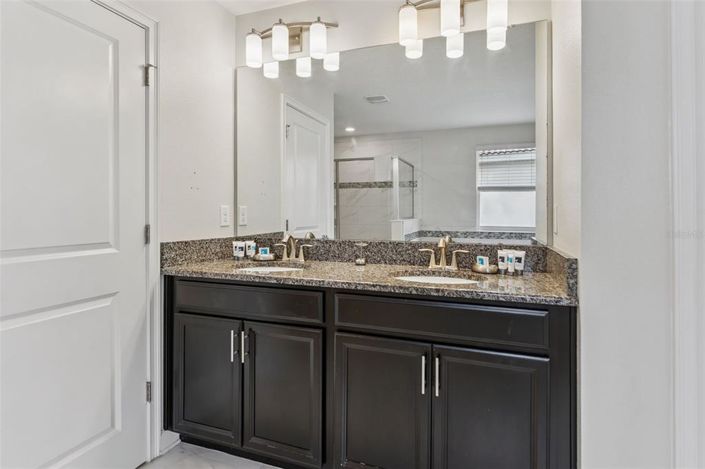 Image No.28-6 Bed Property for sale