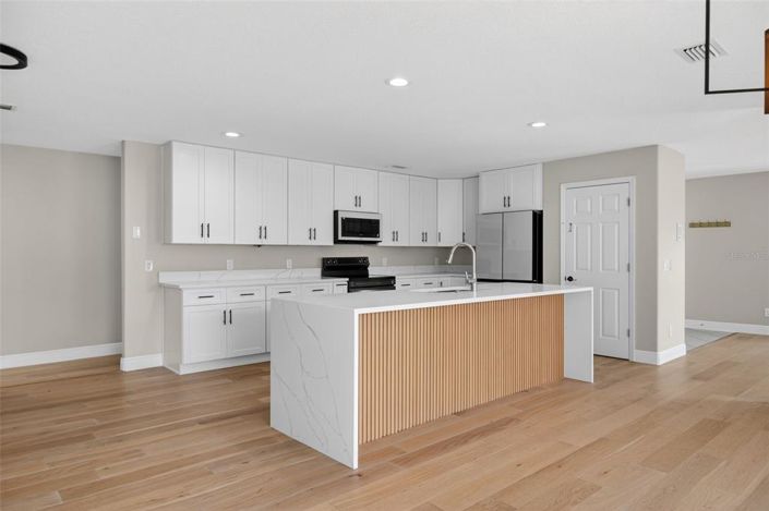 Image No.17-4 Bed Property for sale