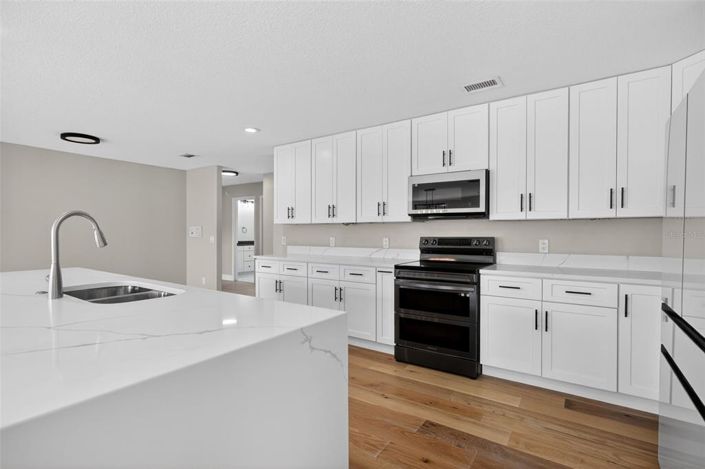 Image No.20-4 Bed Property for sale