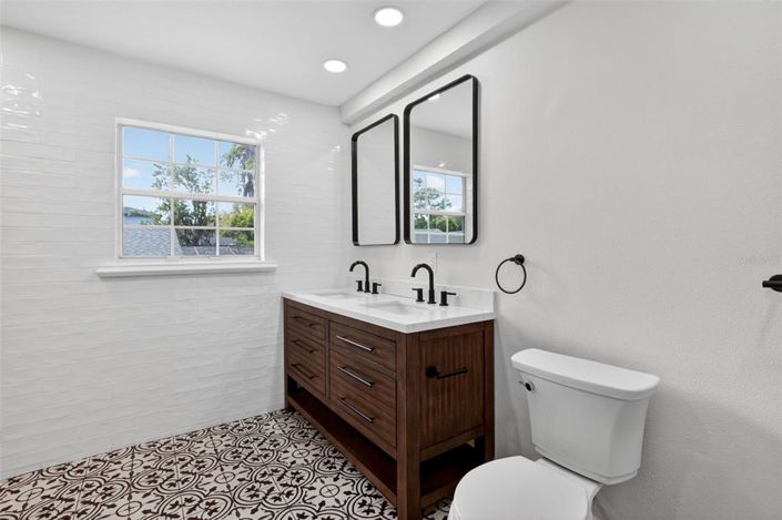 Image No.44-4 Bed Property for sale