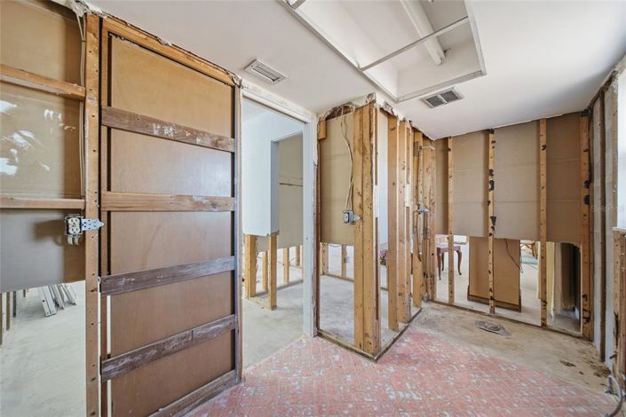 Image No.17-4 Bed Property for sale