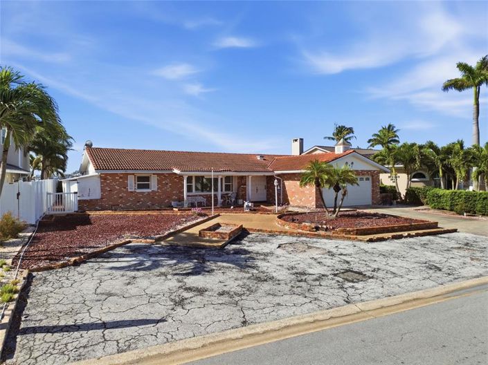 Image No.2-4 Bed Property for sale