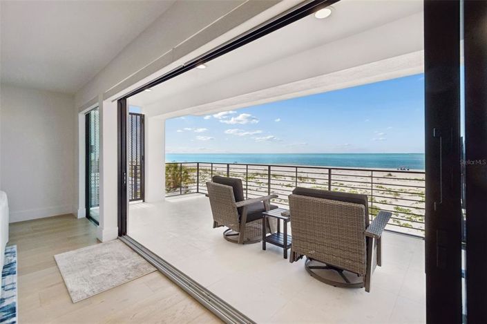 Image No.12-4 Bed Property for sale