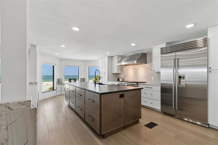 Image No.16-4 Bed Property for sale