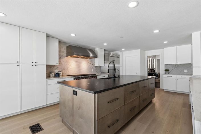 Image No.21-4 Bed Property for sale