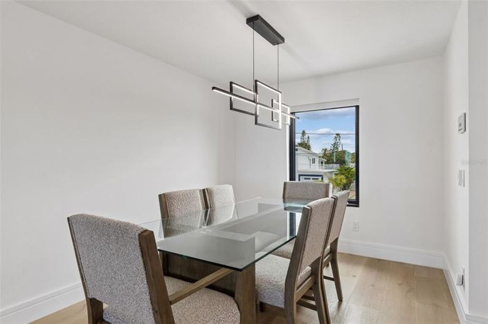 Image No.24-4 Bed Property for sale