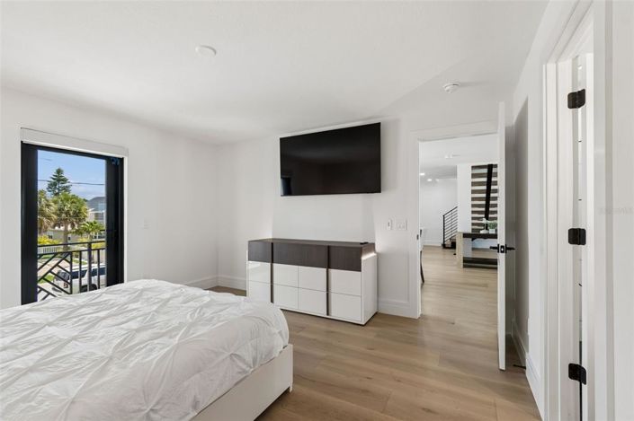 Image No.27-4 Bed Property for sale