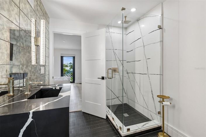 Image No.28-4 Bed Property for sale