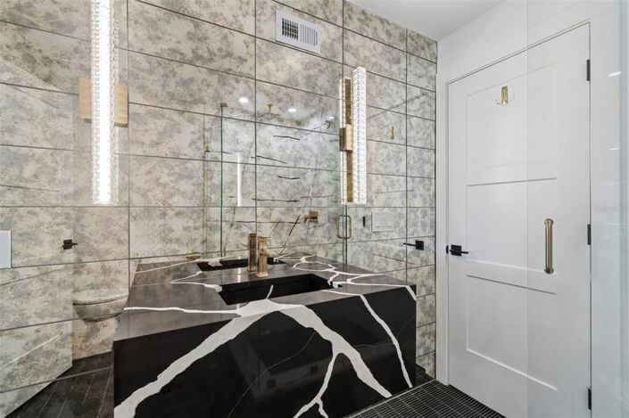 Image No.30-4 Bed Property for sale