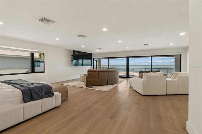 Image No.35-4 Bed Property for sale