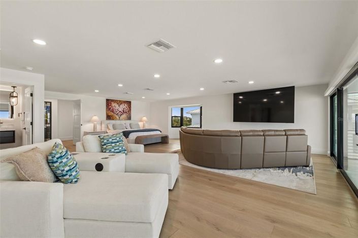 Image No.38-4 Bed Property for sale