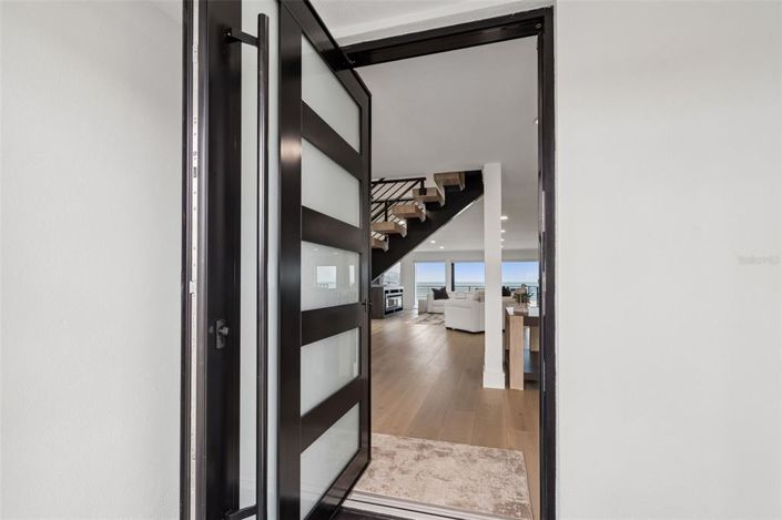 Image No.4-4 Bed Property for sale