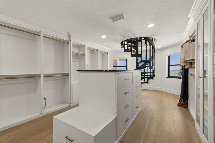 Image No.54-4 Bed Property for sale