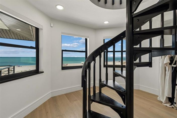 Image No.56-4 Bed Property for sale