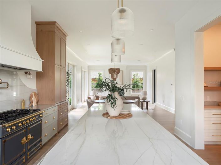 Image No.13-4 Bed Property for sale