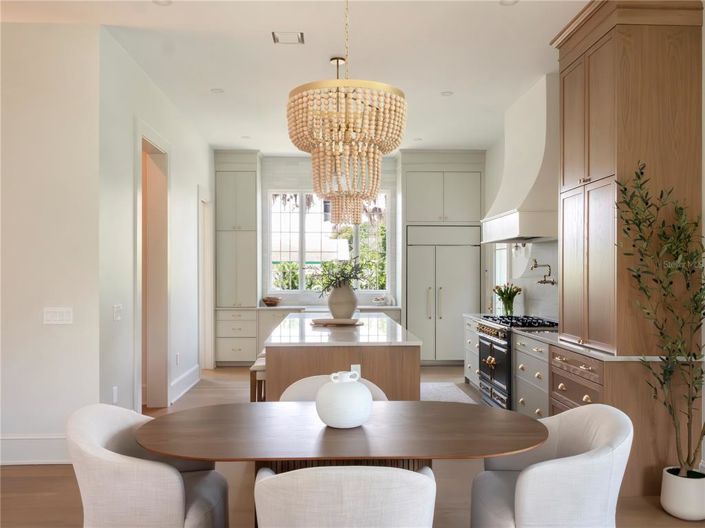 Image No.17-4 Bed Property for sale