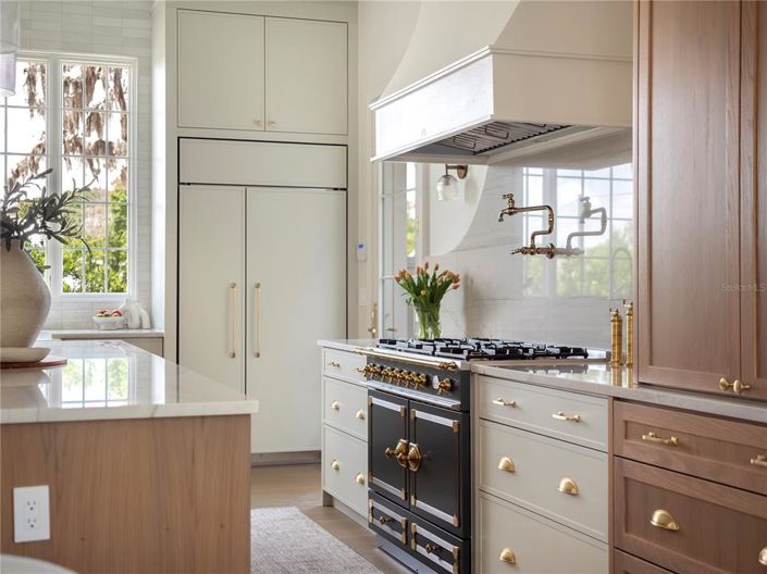 Image No.18-4 Bed Property for sale