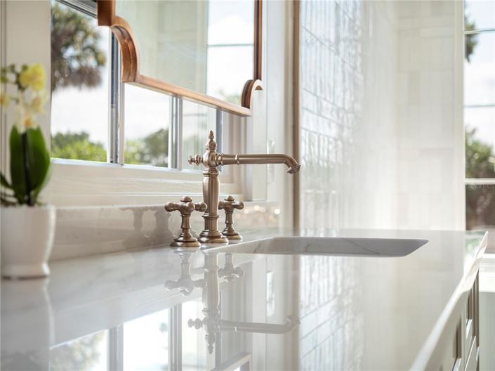 Image No.28-4 Bed Property for sale