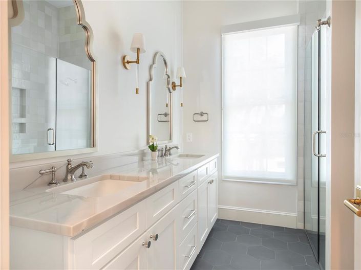 Image No.30-4 Bed Property for sale