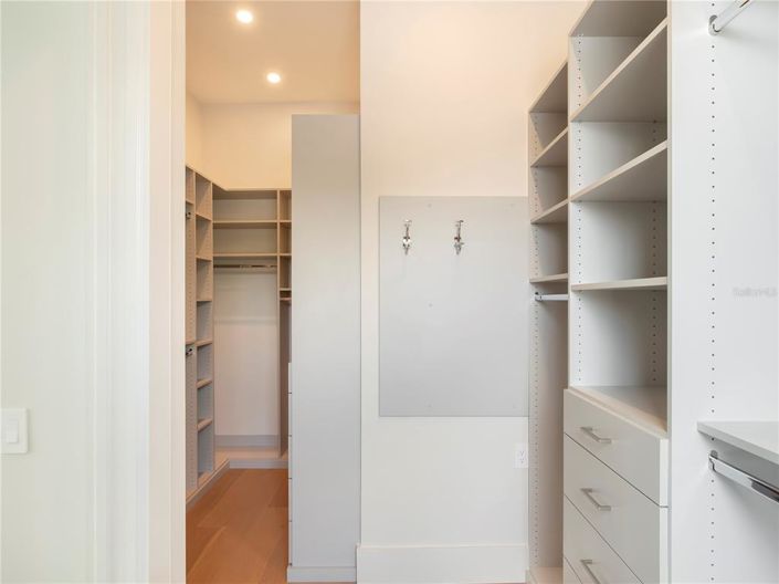 Image No.36-4 Bed Property for sale