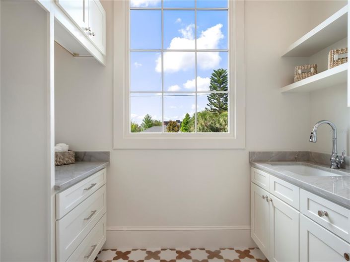 Image No.37-4 Bed Property for sale