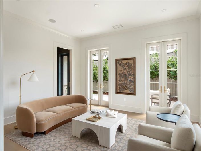 Image No.8-4 Bed Property for sale