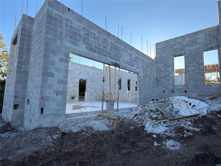 Image No.25-6 Bed Property for sale