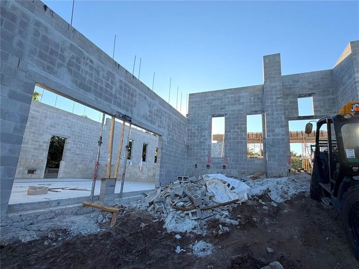 Image No.26-6 Bed Property for sale