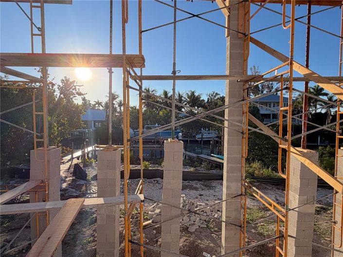 Image No.38-6 Bed Property for sale