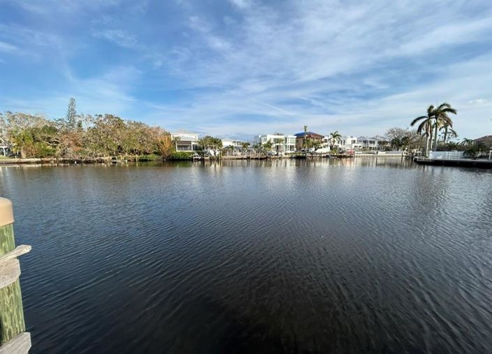 Image No.6-4 Bed Property for sale