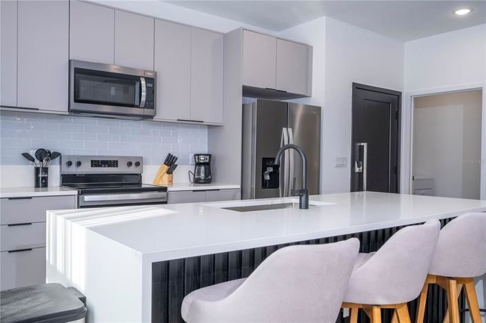 Image No.12-5 Bed Townhouse for sale