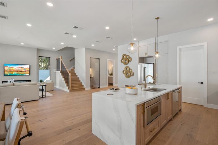 Image No.12-5 Bed Property for sale