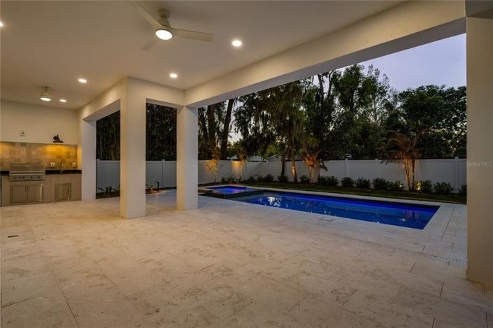 Image No.28-5 Bed Property for sale