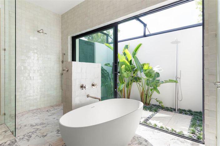 Image No.43-5 Bed Property for sale