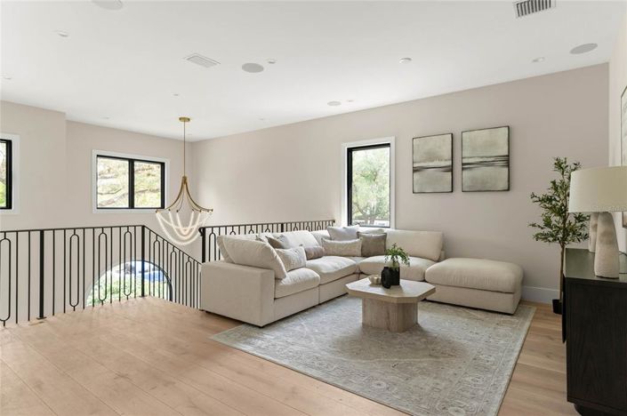 Image No.54-5 Bed Property for sale