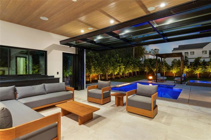 Image No.6-5 Bed Property for sale