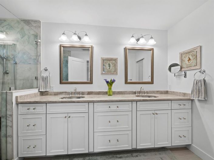 Image No.40-4 Bed Property for sale