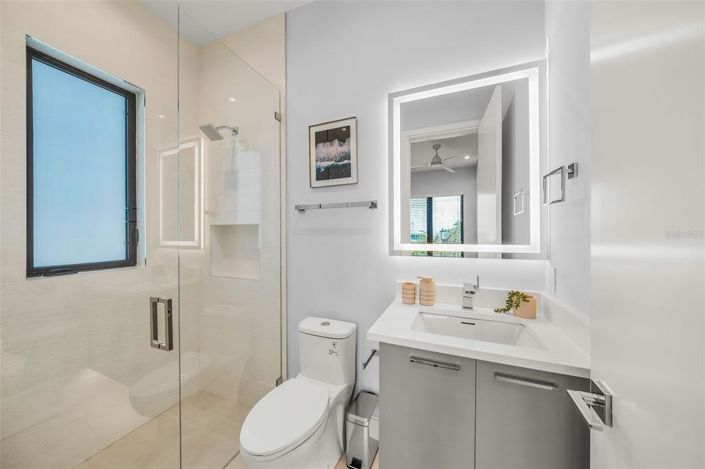 Image No.16-6 Bed Property for sale