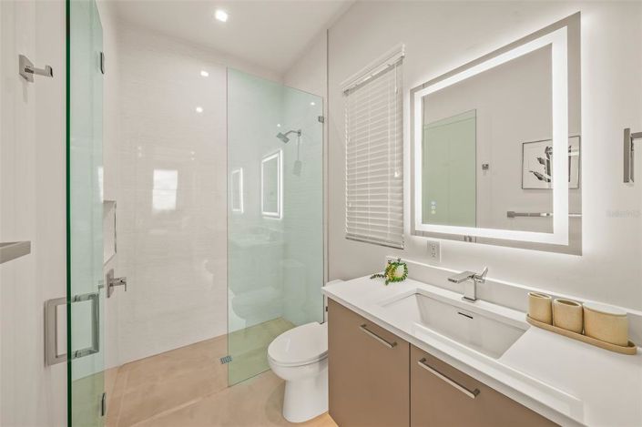 Image No.26-6 Bed Property for sale