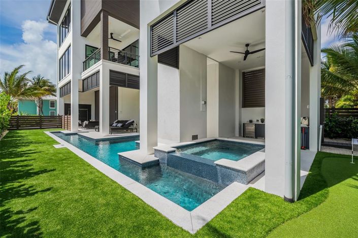 Image No.4-6 Bed Property for sale