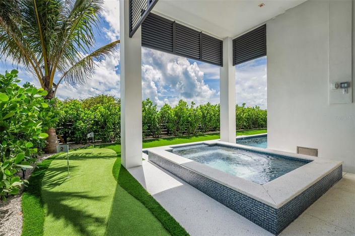 Image No.42-6 Bed Property for sale