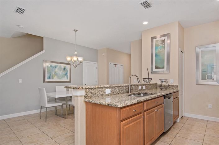 Image No.8-5 Bed Townhouse for sale