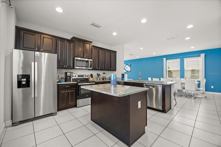 Image No.14-6 Bed Property for sale