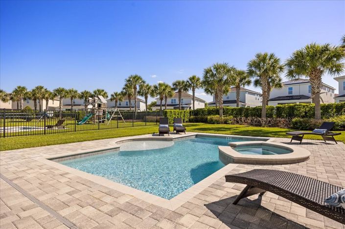 Image No.2-6 Bed Property for sale