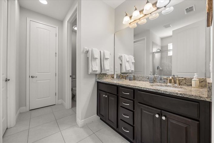 Image No.20-6 Bed Property for sale