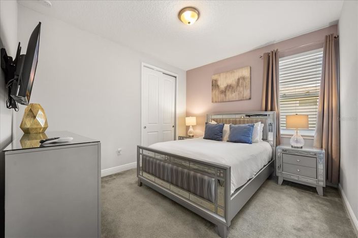 Image No.22-6 Bed Property for sale