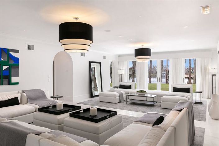 Image No.12-10 Bed Property for sale