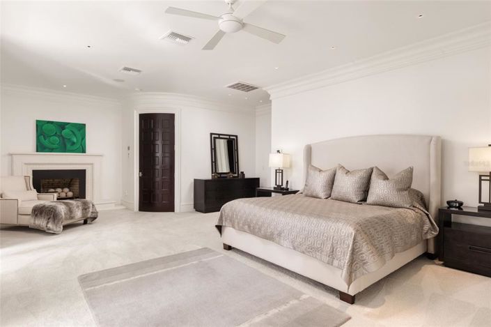 Image No.14-10 Bed Property for sale
