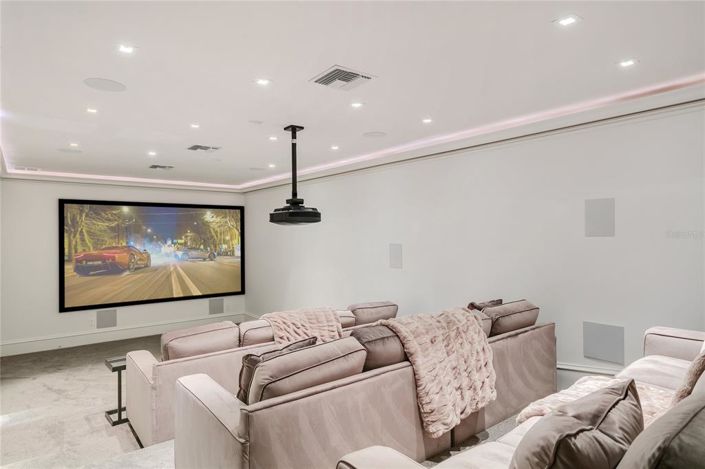 Image No.19-10 Bed Property for sale