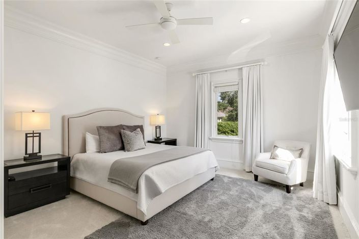 Image No.25-10 Bed Property for sale